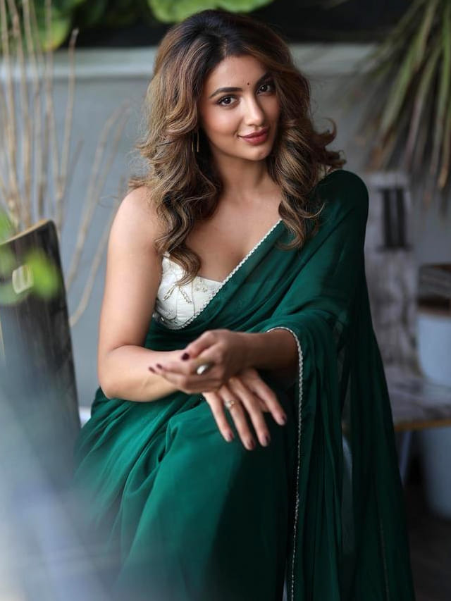 అందంతో కుర్రాళ్లను ఆగం చేస్తున్న ముద్దుగుమ్మ తేజస్వి