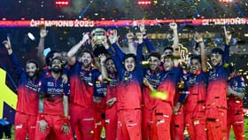 ఆర్సీబీకి దిమ్మతిరిగే షాక్.. స్టార్ ప్లేయర్‌పై నిషేధం..!