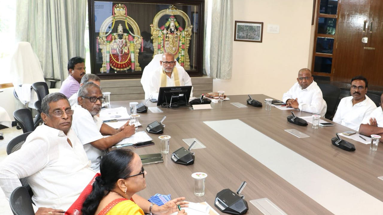 తరిగొండ వెంగమాంబ నిత్యాన్న ప్రసాద భవనం లోనే కాకుండా వైకుంఠం క్యూ కాంప్లెక్స్ 1,2 లోని కంపార్ట్మెంట్లు, ఆలయం బయట క్యూలైన్లు, పీఏసీ సెంటర్లు, నడకమార్గాలు, తిరుపతిలోని శ్రీనివాసం, విష్ణు నివాసంతో పాటు టీటీడీ అనుబంధ ఆలయాలు, తిరుపతిలోని ఆసుపత్రుల్లో టిటిడి అన్న ప్రసాదాల వితరణ చేస్తోంది. టీటీడీ ఎన్నో ట్రస్టులను నిర్వహిస్తున్నా భక్తుల ఆకలి తీర్చే ట్రస్టు కావడంతో భక్తుల నుంచి భారీగా విరాళాలు అందుతున్నాయి. దాతలు సమర్పించే విరాళాల లెక్కల ప్రకారం ట్రస్ట్ లో రూ. 2,553 కోట్ల విరాళాలు ఉండగా ఒక్కరోజు అన్న ప్రసాద వితరణకు రూ. 44 లక్షల విరాళాన్ని టిటిడి స్వీకరిస్తుంది.
