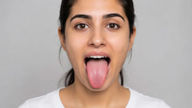 రోజుకు 40 సెకన్లు నాలుకను బయటకు చాచితే ఏమవుతుందో తెలుసా? షాకింగ్