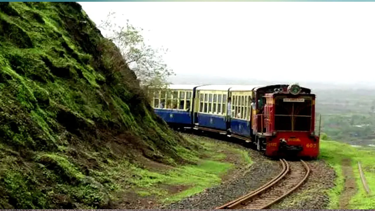 Indian Railways: వేగం గంటకు 15 కి.మీ.. దూరం 21 కి.మీ.. అయినా క్రేజ్ మామూలుగా లేదు.. టికెట్ కోసం రాత్రంతా క్యూలోనే..!