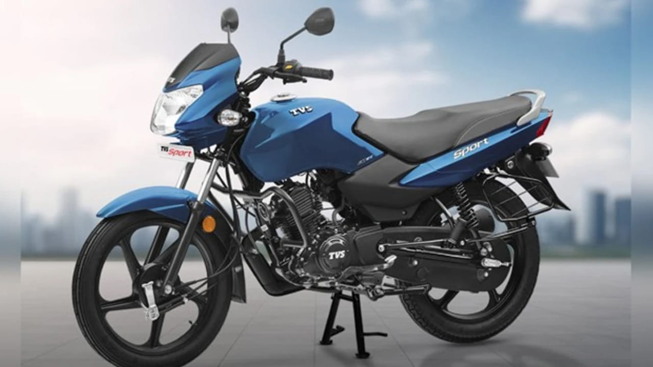 TVS రేడియాన్ను దృఢమైన, క్లాసిక్ లుక్ డిజైన్ కలిగి ఉంటుంది. ఈ బైక్లో పొడవైన, వెడల్పాటి సీటు ఉంటుంది. నడిపేవారికి, వెనుక కూర్చునేవారికి అద్భుతమైన సౌకర్యాన్ని అందిస్తుంది. ఇందులో క్రోమ్ ఫినిషింగ్ ఉన్న సైడ్ మిర్రర్స్, స్టైలిష్ ట్యాంక్ ప్యాడ్స్, ప్రీమియం అనలాగ్ లేదా డిజిటల్ ఇన్స్ట్రుమెంట్ కన్సోల్ కూడా ఉంటాయి. ఈ బైక్ కఠినమైన, గరుకైన వినియోగానికి ఖచ్చితంగా సరిపోతుంది.