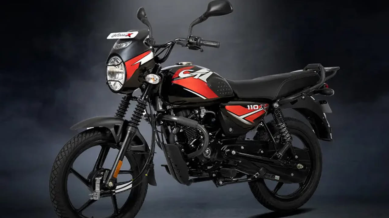 భారతదేశంలో TVS స్పోర్ట్ సగటు ఎక్స్-షోరూమ్ ధర రూ.65,500 నుండి రూ.66,600 మధ్య ఉంటుంది. ఇర బజాజ్ ప్లాటినా 110 డిజైన్ సరళంగా, నాజూకుగా, ఏరోడైనమిక్గా ఉంటుంది. LED DRLలు, నకిల్ గార్డ్ల వంటి ఆకట్టుకునే విజువల్ ఎలిమెంట్స్ దీనిలో ఉన్నాయి. పొడవైన, మెత్తని క్విల్టెడ్ సీటు, నైటాక్స్ సస్పెన్షన్తో కలిసి, అత్యంత కఠినమైన రోడ్లపై కూడా కుదుపులను సులభంగా గ్రహిస్తుంది.