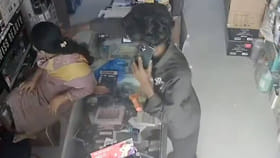 ఫేస్‌వాష్ కావాలంటూ వచ్చి.. వెనక్కి తిరగ్గానే..