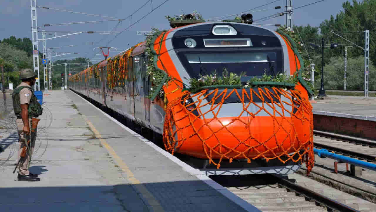Vande Bharat Sleeper: తెలుగు రాష్ట్రాల్లో తొలి వందే భారత్ స్లీపర్.. ఈ రూట్లోనే ప్రయాణం.. రైల్వేశాఖ గ్రీన్ సిగ్నల్