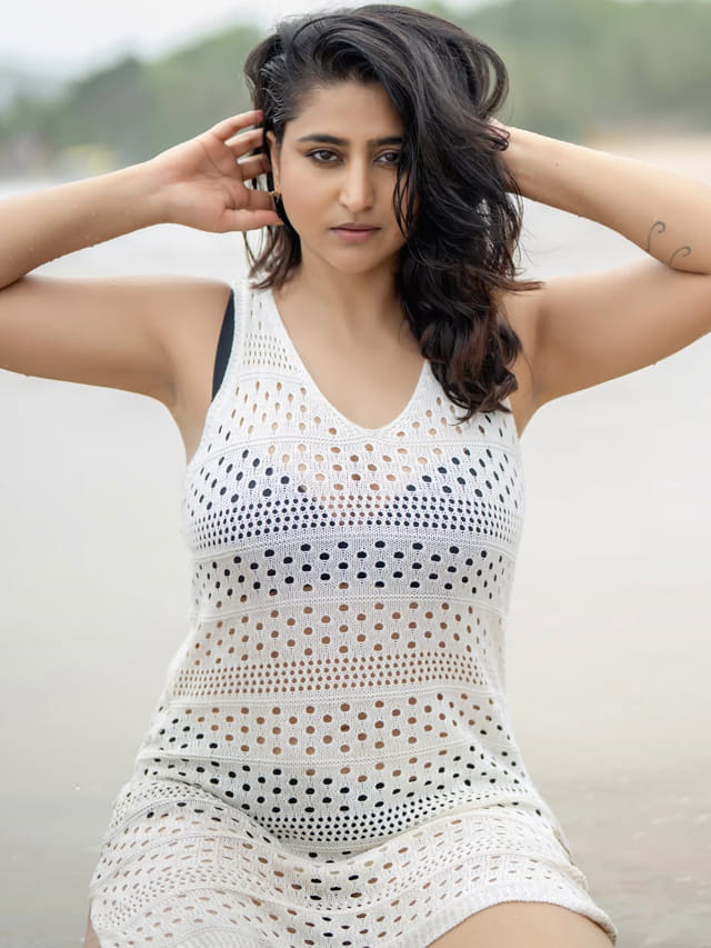 దారి తప్పి ఒడ్డుకు వచ్చిన సాగర కన్య.. ఏంటి మామా వర్షిణి ఇలా ఉంది