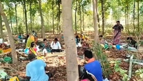 వరుస మరణాల భయం.. పూజారి మాటతో ఊరంతా ఖాళీ!