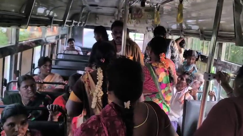 Viral Video: సీటు కోసం రణరంగంగా మారిన ఆర్టీసీ బస్సు.. జుట్లు పట్టుకుని కొట్టుకున్న మహిళలు!