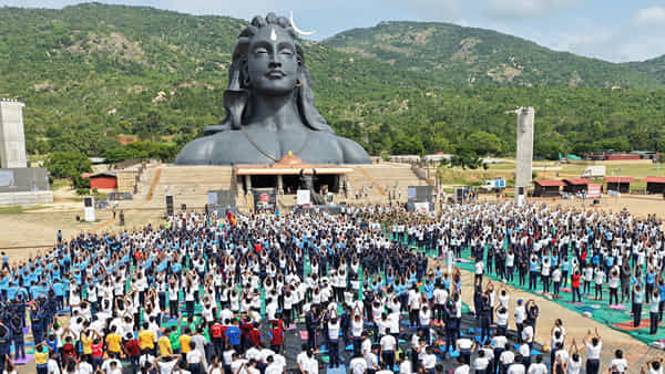 International Yoga Day సందర్భంగా దేశవ్యాప్తంగా 1,000 ఉచిత యోగా సెషన్లు: ఈషా ఫౌండేషన్