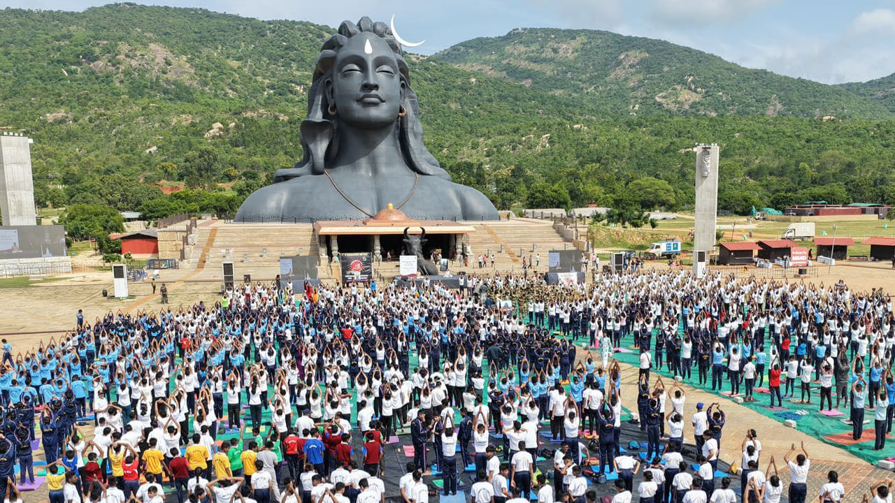 International Yoga Day సందర్భంగా దేశవ్యాప్తంగా 1,000 ఉచిత యోగా సెషన్లు: ఈషా ఫౌండేషన్