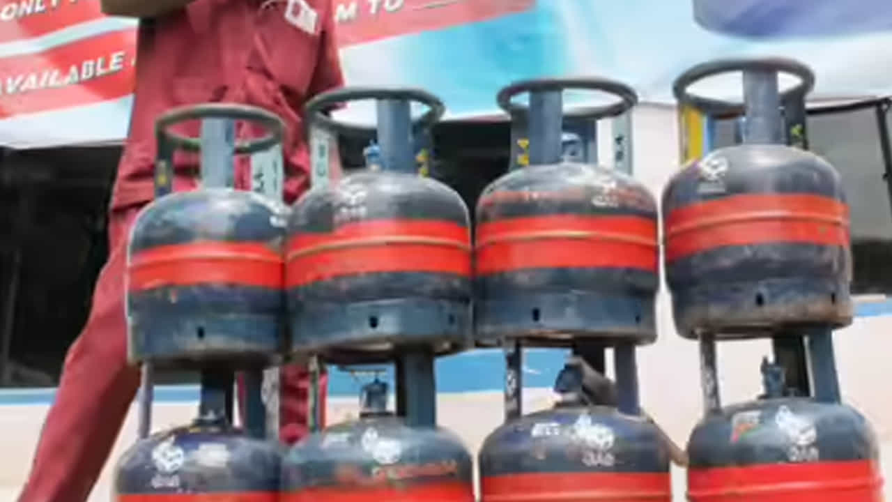 ఉద్యోగులు, వలస కార్మికులు, స్టూడెంట్స్‌కు 5 కేజీల చోటు ఎల్పీజీ సిలిండర్లు బాగా ఉపయోగపడుతున్నాయి.  తక్కువ ఎల్పీజీ వినియోగం ఉన్న ఇళ్లతో పాటు పరిమిత స్థలం ఉన్న చిన్న వాణిజ్య సంస్థలకు కూడా ఈ చోటా సిలిండర్ ఉపయోగించవచ్చు. ఇది తీసుకునేందుకు ఎలాంటి లోకల్ అడ్రస్ ప్రూఫ్ అవసరం లేదు. పెట్రోల్ బంకులు, కిరాణా దుకాణాలు, స్థానిక సూపర్ మార్కెట్లలో దీనిని కొనుగోలు చేయవచ్చు. కేవలం ఏదైనా గుర్తింపు ధృవీకరణ పత్రం అందిస్తే సరిపోతుంది.
