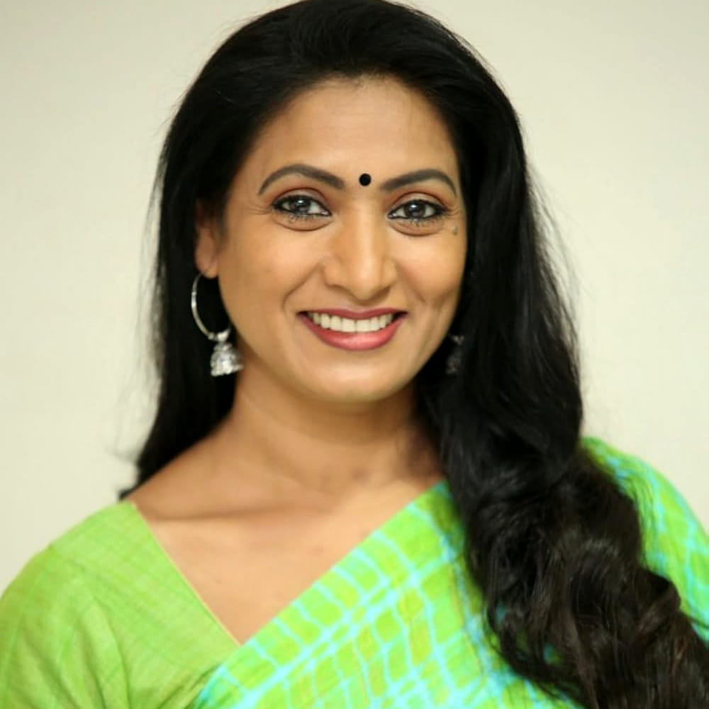 తన కెరీర్ పట్ల ఎటువంటి విచారాలు లేవని, కోరుకున్నవన్నీ లభించాయని ఆమని చెప్పారు. దేవుడి పట్ల, సినీ పరిశ్రమ పట్ల, తనను ప్రోత్సహించిన దర్శకులు, నిర్మాతల పట్ల ఎప్పటికీ కృతజ్ఞతతో ఉంటానని అన్నారు. ఈ.వి.వి. సత్యనారాయణ గారిని తన జీవితాన్ని మలుపు తిప్పిన దర్శకుడని పేర్కొన్నారు. ఆమని అనే పేరు కూడా ఆయనే పెట్టారని, లేదంటే తాను తెలుగు సినీ పరిశ్రమలో ఉండేదానిని కాదని చెప్పారు.