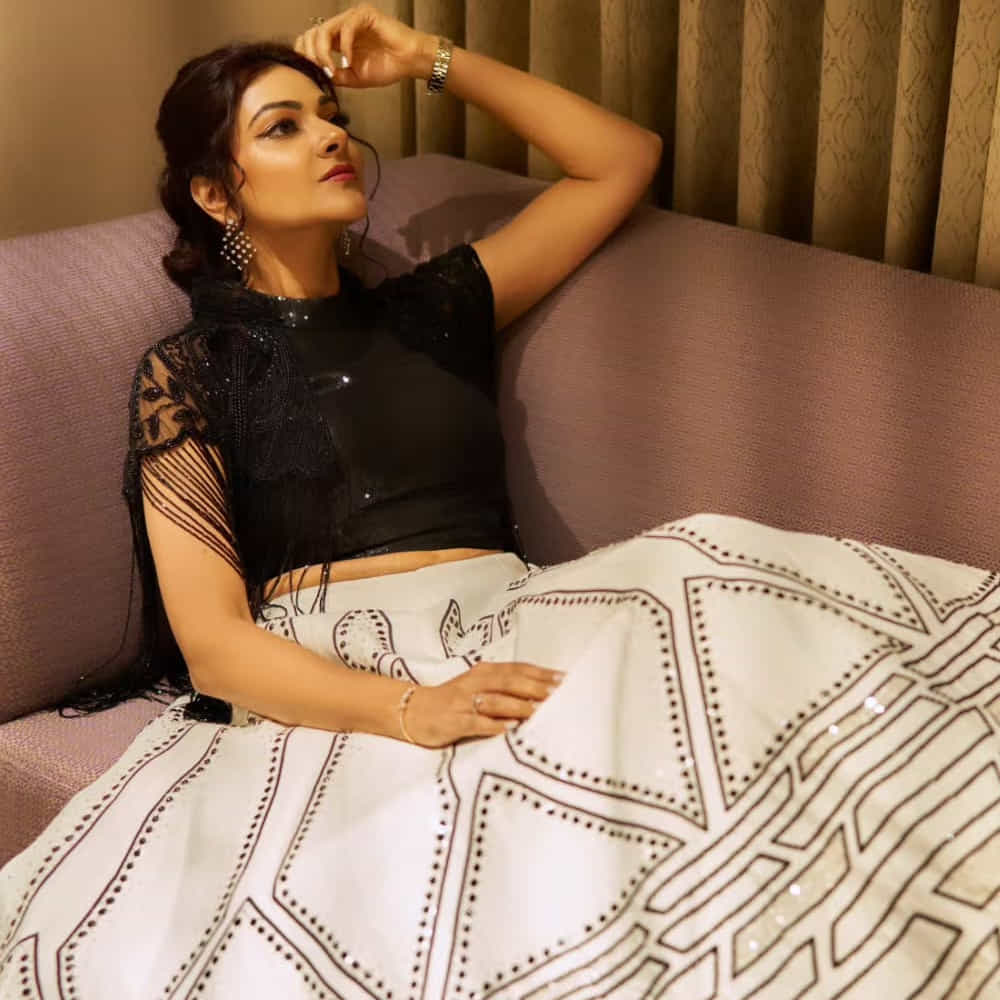 మొదటి సినిమాతోనే నటిగా మంచి గుర్తింపు తెచ్చుకుంది. ఆ తర్వాత తెలుగు, తమిళం, మలయాళం, కన్నడ భాషలలో వరుస అవకాశాలు అందుకుంది. దివంగత నటుడు శ్రీహరి హీరోగా నటించిన థాంక్యూ సుబ్బారావ్ సినిమాతో తెలుగు తెరకు పరిచయమైంది. ఆ తర్వాత చార్మినార్ అనే సినిమాలో కనిపించింది. కానీ వేణు తొట్టెంపూడి జోడిగా చెప్పవే చిరుగాలి సినిమాతో నటిగా మంచి గుర్తింపు తెచ్చుకుంది.