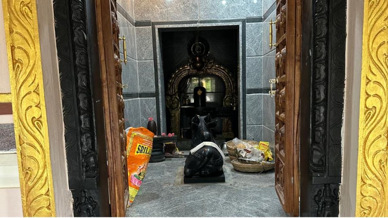 Abhishekam At The Chilluru Shiva Temple