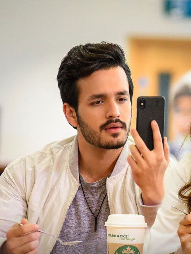 అఖిల్ అక్కినేని మొబైల్ వాల్ పేపర్ ఏంటో తెలుసా? 12 ఏళ్లుగా ఒకే ఫొటోనే