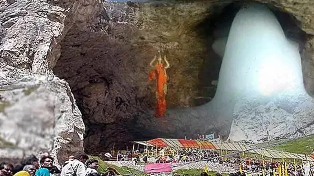 మంచు లింగం కరిగిపోయిన నేపథ్యంలో, యాత్రికులకు వాతావరణ పరిస్థితులపై ముందస్తు సమాచారం అందిస్తూ, అమర్నాథ్ శ్రైన్ బోర్డ్ (SASB) భద్రతా దళాలు బేస్ క్యాంపుల వద్ద కట్టుదిట్టమైన ఏర్పాట్లు చేస్తున్నాయి.