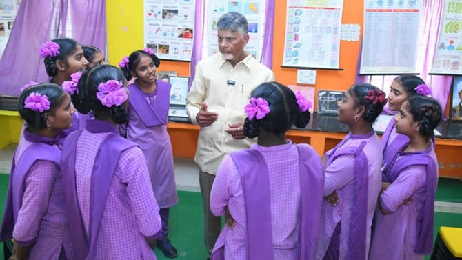 విద్యార్థులకు సూపర్ గుడ్‌న్యూస్.. డైట్‌ ఛార్జీలు 10శాతం పెంపు
