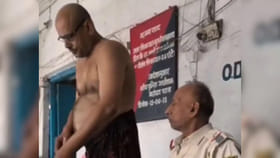 ఖాకీల పరువు తీసిన లుంగీ అవతారం!