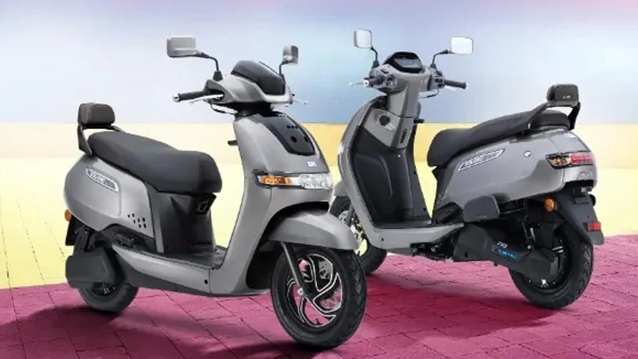  టీవీఎస్ ఐక్యూబ్ (TVS iQube): టీవీఎస్ మోటార్స్ నుండి వచ్చిన మరో స్కూటర్ ఇది. మంచి ఆదరణ పొందింది. టీవీఎస్ ఐక్యూబ్ ఒక ఎలక్ట్రిక్ స్కూటర్. ఈ స్కూటర్ దాని ఆధునిక డిజైన్, మంచి రేంజ్, ఫాస్ట్ ఛార్జింగ్, స్మార్ట్ ఫీచర్లకు ప్రసిద్ధి చెందింది. టీవీఎస్ ఐక్యూబ్‌లో మొత్తం 5 బ్యాటరీ ప్యాక్‌లు ఉన్నాయి. అందువల్ల ఈ స్కూటర్ 91 నుండి 212 కి.మీ.ల బలమైన రేంజ్‌ను అందిస్తుంది. టీవీఎస్ ఐక్యూబ్ ఎక్స్-షోరూమ్ ధర రూ. 1,12,667 నుండి ప్రారంభమవుతుంది.