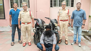Telangana: చౌరస్తాలో బైక్‌పై అనుమానాస్పదంగా కనిపించిన యువకుడు.. ఆరా తీసిన పోలీసులు షాక్..!