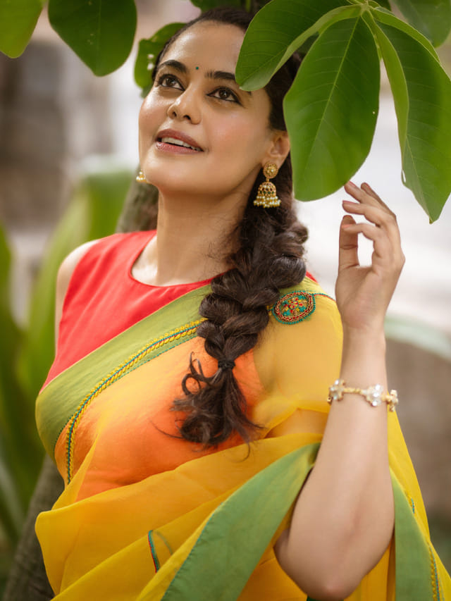 కవ్విస్తున్న బిందు.. కుర్రాళ్ళకు కనుకే కరువు మేడమ్..