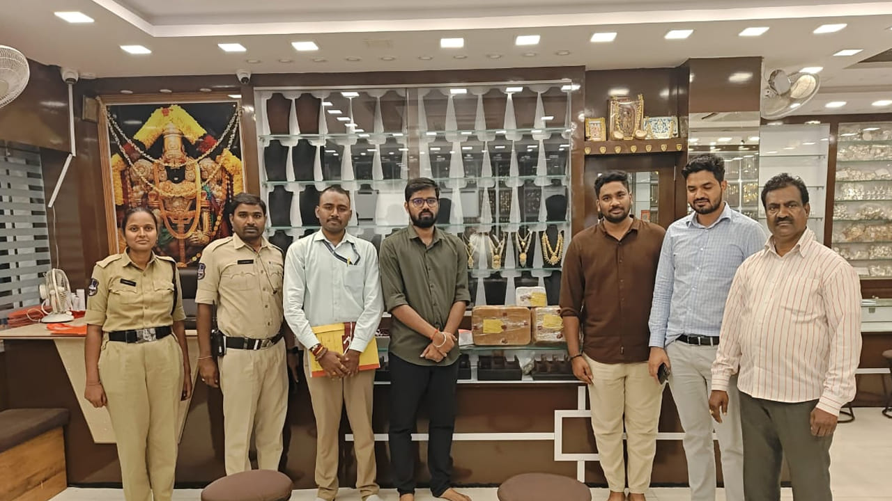 Bis Raids On Jewellery Shop
