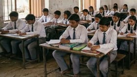 CBSE కీలక నిర్ణయం.. 9, 10 తరగతుల్లో మూడో భాష తప్పనిసరి..