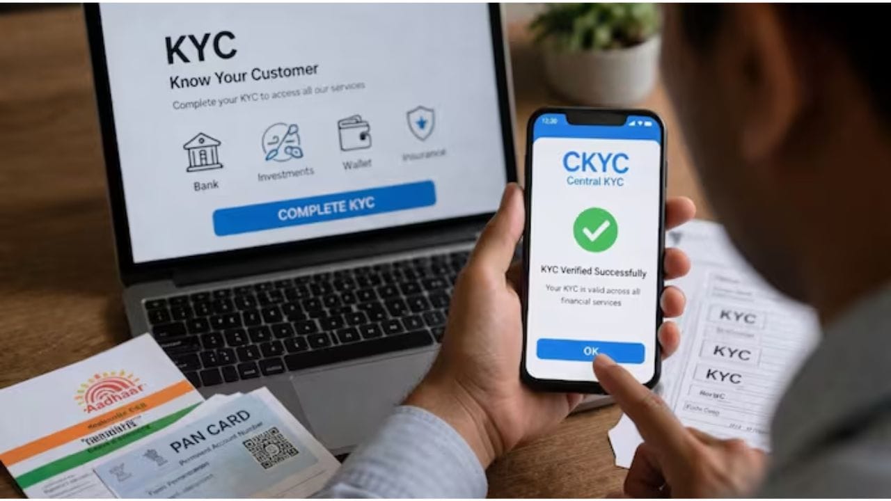 CKYC 2.0 ఫైనాన్షియల్ ఆన్‌బోర్డింగ్: ఫైనాన్షియల్ రంగంలో డిజిటల్ వెరిఫికేషన్ ప్రక్రియను సులభతరం చేసేందుకు సెంట్రల్ నో యువర్ కస్టమర్ వ్యవస్థను ఆగస్టు నుంచి ఆర్థిక సంస్థలు మరింత వేగవంతం చేయనున్నాయి. బ్యాంకులు, ఇన్సూరెన్స్ కంపెనీలు, మ్యూచువల్ ఫండ్‌లలో కొత్త ఖాతాలు తెరిచేటప్పుడు ప్రతిసారీ పత్రాలను సమర్పించాల్సిన అవసరం లేకుండా డిజిటల్ రికార్డుల ద్వారా వెరిఫికేషన్ పూర్తవుతుంది. ఈ ప్రక్రియ లేట్ కాకుండా స్పీడ్ జరిగిపోవాలి అనుకుంటే.. మీ  మీ పేరు, చిరునామా, మొబైల్ నంబర్, గుర్తింపు కార్డులు అన్ని అప్‌డేట్‌లో ఉన్నాయో లేదో చూసుకోండి.