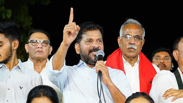 21 ఏళ్లకే ఎన్నికల్లో పోటీ..! కొత్త ఆలోచనతో ముందుకొచ్చిన తెలంగాణ సీఎం రేవంత్