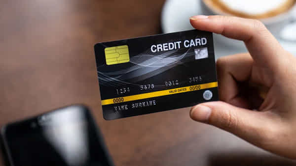 Credit Card: క్రెడిట్ కార్డు అక్కడ ఉపయోగిస్తున్నారా..? మీరు ఇబ్బందుల్లో పడతారు జాగ్రత్త.. ఈ తప్పు ఎప్పుడూ చేయకండి..