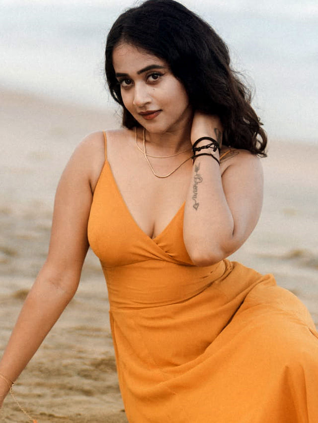 బీచ్ ఒడ్డున దీప్తి సునైనా హాట్ స్టిల్స్.. లేటెస్ట్ పిక్స్ వైరల్