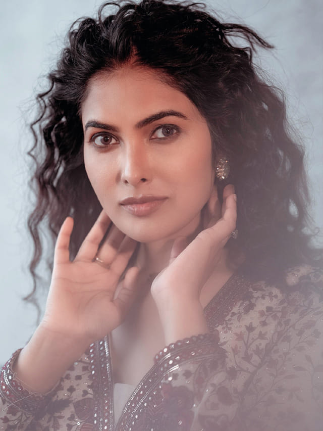 సోకులతో మంటపెట్టేస్తున్న దివి.. స్టన్నింగ్ లుక్స్ వైరల్