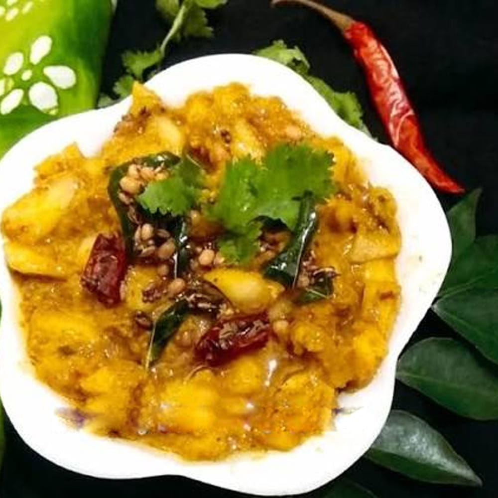 చివరగా బాండీలో నూనె వేసి పోపు దినుసులు, ఎండుమిర్చి, కరివేపాకు వేసి దోరగా వేయించాలి. చివరిగా సన్నగా తరిగిన కొత్తిమీర చల్లి స్టవ్ ఆఫ్ చేసి, తాలింపును దోసకాయ పచ్చడిలో కలిపితే కమ్మటి దోసకాయ ముక్కల పచ్చడి సిద్ధమవుతుంది. బ్యాచిలర్స్ కూడా ఎంతో సులభంగా చేసుకునే ఈ పచ్చడిని మీ ఇంట్లో తప్పకుండా ప్రయత్నించండి.