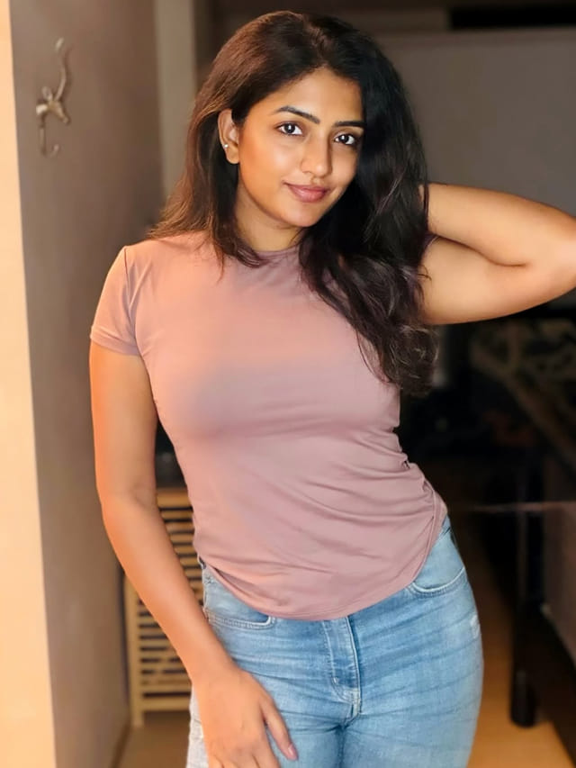 ఆఫర్స్ కోసం వెయిట్ చేస్తున్న అందాల ఈషా రెబ్బ..