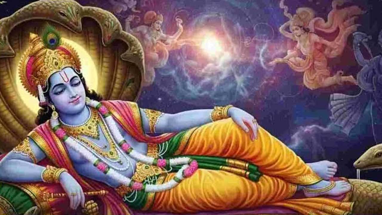 అంతే కాకుండా తొలి ఏకాదశి రోజున కొన్ని పనులు చేయడం వలన కోట్ల మంది కోరుకున్న రాని పుణ్యం వస్తుందంట. కాగా, అది ఏదో ఇప్పుడు మనం తెలుసుకుందాం. తొలి ఏకాదశి రోజు ఉపవాసం ఉండటం చాలా మంచిది. దీని వలన కలిసి వస్తుంది అంటారు. ఈరోజు ఉపవాసం ఉండటం వలన పుణ్యం లభిస్తుంది.