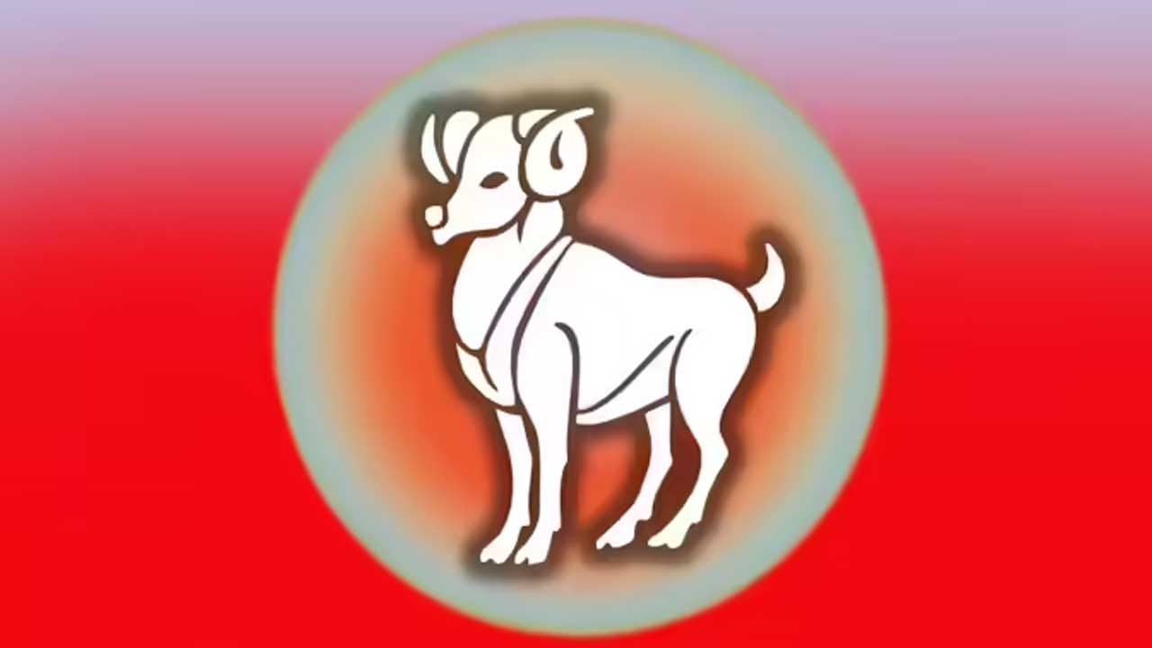 మేష రాశి : మేష రాశి వారికి చాలా వారికి ఏలినాటి శని మొదటి దశలో ఉంది. వీరు అనేక ఇబ్బందులు ఎదుర్కుంటారు. ముఖ్యంగా ఖర్చులు అధికం అవుతాయి. ఆదాయం చాలా వరకు తగ్గుతుంది. దీంతో ఆర్థికంగా అనేక సమస్యలు ఎదుర్కుంటారు. అప్పుల బాధలు కూడా అధికం అవ్వడం కూడా జరుగుతుంది