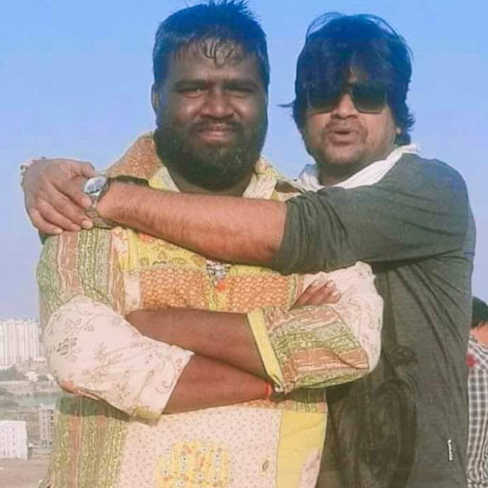 వైద్య చికిత్స కోసం ఆర్థికంగా ఇబ్బందులు పడుతున్నారనే సమాచారం పవన్ కళ్యాణ్ దృష్టికి వెళ్లడంతో, ఆయన వెంటనే స్పందించి రమేష్ కుటుంబానికి భరోసా కల్పించారు. రూ. 5 లక్షల ఆర్థిక సహాయాన్ని ఆయన చికిత్స కోసం అందజేశారు. ఈ విషయం తెలియగానే చిత్రపరిశ్రమలోని పలువురు ప్రముఖులు, పవన్ కళ్యాణ్ అభిమానులు ఆయన తీసుకున్న నిర్ణయాన్ని ప్రశంసిస్తున్నారు.