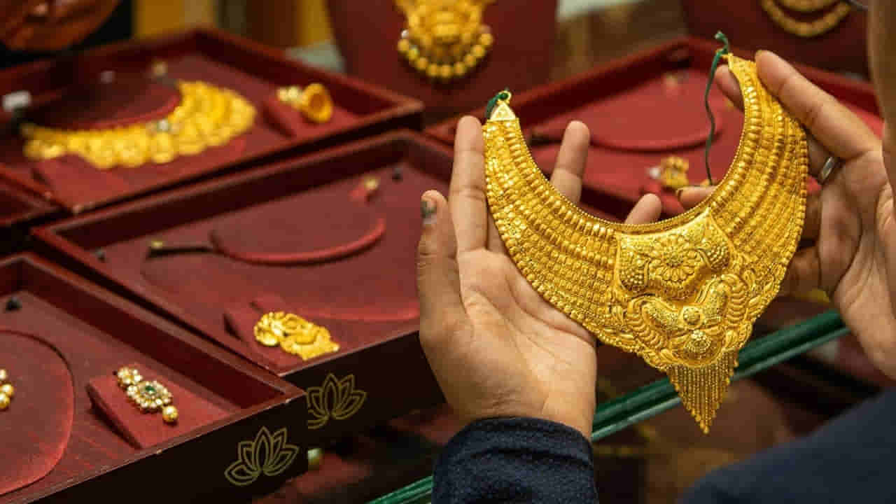 Gold: బంగారం పసుపు రంగులోనే ఎందుకుంటుంది..? 100 శాతం మందికి తెలియని సీక్రెట్ ఇదే..