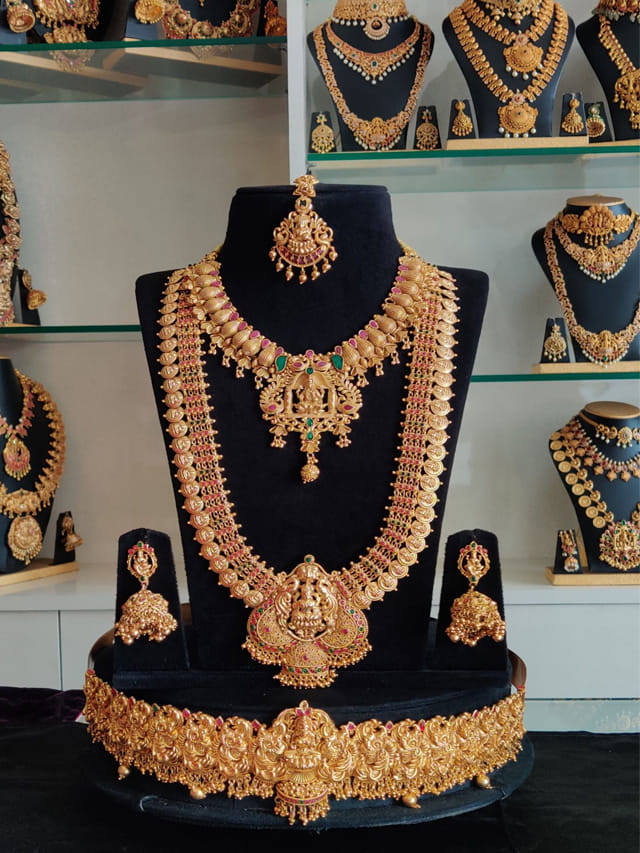 శుభవార్త.. కొన్ని గంటల వ్యవధిలోనే భారీగా తగ్గిన బంగారం ధరలు