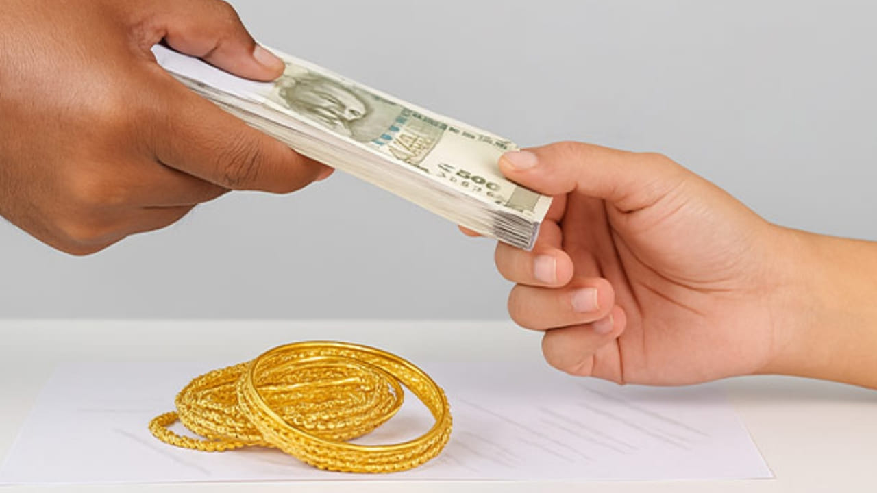 Gold Loan: గోల్డ్ లోన్ బెటరా..? లేదా ఒకేసారి అమ్మి డబ్బు తీసుకోవడం మంచిదా..? మీరు లాభపడాలంటే ఇలా చేయండి..