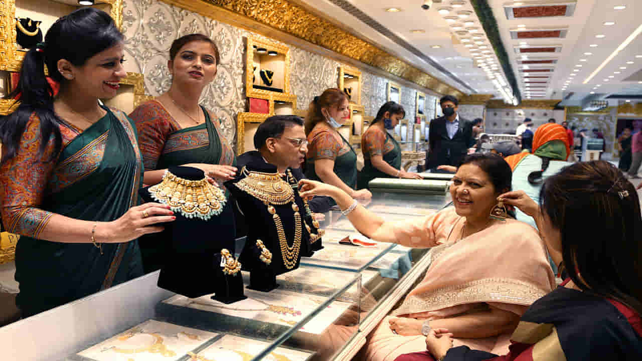 Gold Price: బంగారం, వెండి ధరలపై షాకింగ్ న్యూస్.. తగ్గినప్పుడు కొనడమే మంచిదంటున్న రాబర్ట్ కియోసాకి