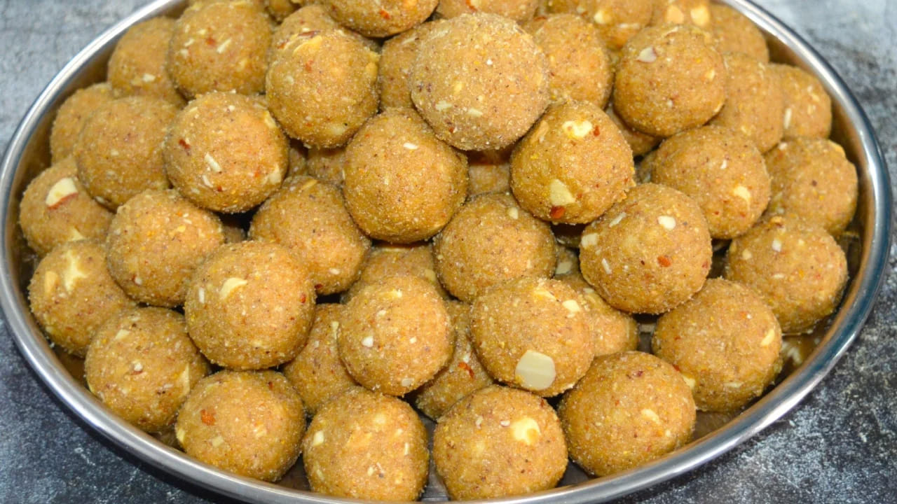 Gond Laddu Recipe 3