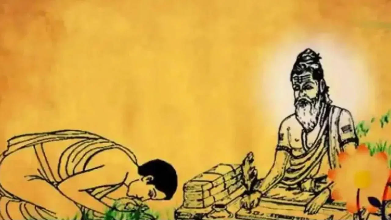 ఈ ఏడాది గురు పౌర్ణమి 2026, జూలై 29 న వచ్చింది. మీనరాశిలో వచ్చే పౌర్ణమి శక్తివంతమైన ఆధ్యాత్మికతతో పాటు మనిషి ముందుకు వెళ్ళడానికి ఈ శక్తి హెల్ప్ చేస్తుంది. జ్యోతిషశాస్త్రం ప్రకారం, గురు పూర్ణిమ అంటే విద్య నేర్పించిన గురువులను గౌరవించడం వారి దగ్గర ఆశీర్వాదాలు తీసుకోవడం. ఈ సమయంలో రెండు రాశుల వారికి మేలు కలగనుంది.