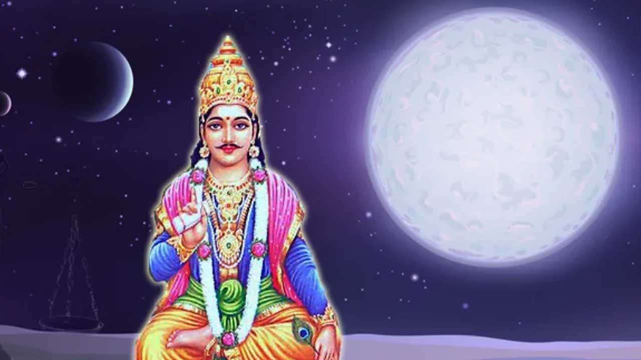 అందువలన ఈ గురు పౌర్ణమి రోజు చేసే పూజలకు, ప్రార్థనలకు ప్రత్యేక ప్రాముఖ్యత ఉంటుంది. అంతే కాకుండా అన్ని విధాలుగా కలిసి వస్తుందని చెబుతున్నారు పండితులు. అందువలన తప్పకుండా ఈరోజు కొన్ని పనులు చేయాలంట. ముఖ్యంగా ఈరోజు లక్ష్మీదేవిని, కుబేరుడిని , వినాయకుడి పూజించడం చాలా మంచిదంట.