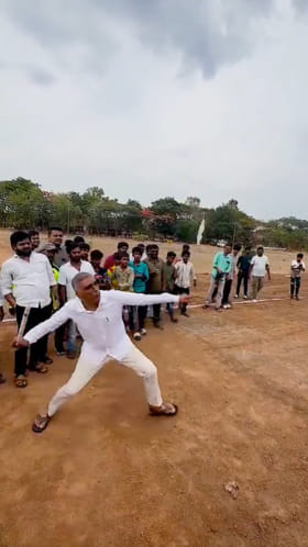 Video: గిల్లి దండా ఆడుతున్న హరీష్ రావు.. ఇదిగో వీడియో
