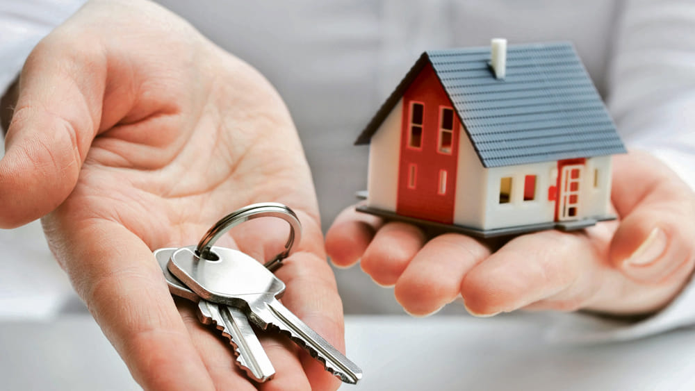 Home Loan: హోం లోన్ తీసుకున్న వ్యక్తి మరణిస్తే.. ఆ లోన్ ఎవరు చెల్లించాలి? కుటుంబసభ్యులపై బాధ్యత ఉంటుందా..?