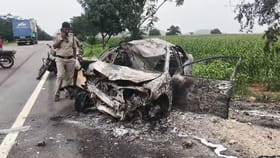 ఘోరం.. కళ్ల ముందే కారులో డ్రైవర్ సజీవ దహనం..!