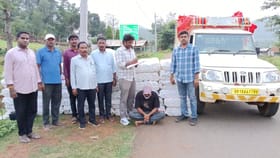 పైనచూస్తే తెల్లటి సంచులు.. డౌట్ వచ్చి విప్పి చూడగా..