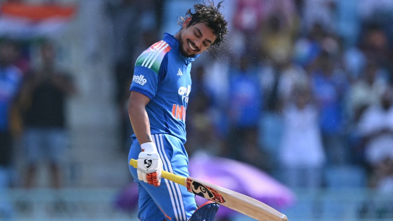 ఒకవేళ గంభీర్ కఠిన నిర్ణయం తీసుకుని ఇషాన్ కిషన్ను పక్కన పెడితే, సంజూ శాంసన్ నేరుగా మూడో స్థానంలో బ్యాటింగ్కు వచ్చే అవకాశం ఉంది. సంజూకు అంతర్జాతీయ క్రికెట్లోనే కాకుండా, ఐపీఎల్లో రాజస్థాన్ రాయల్స్ తరఫున మూడో స్థానంలో ఆడి భారీగా పరుగులు (3096) సాధించిన అనుభవం ఉంది. సంజూ జట్టులోకి వస్తే వైభవ్ సూర్యవంశీ, అభిషేక్ శర్మ ఓపెనర్లుగా కొనసాగుతారు మరియు ఇషాన్ కిషన్ బెంచ్కే పరిమితం కాక తప్పదు.