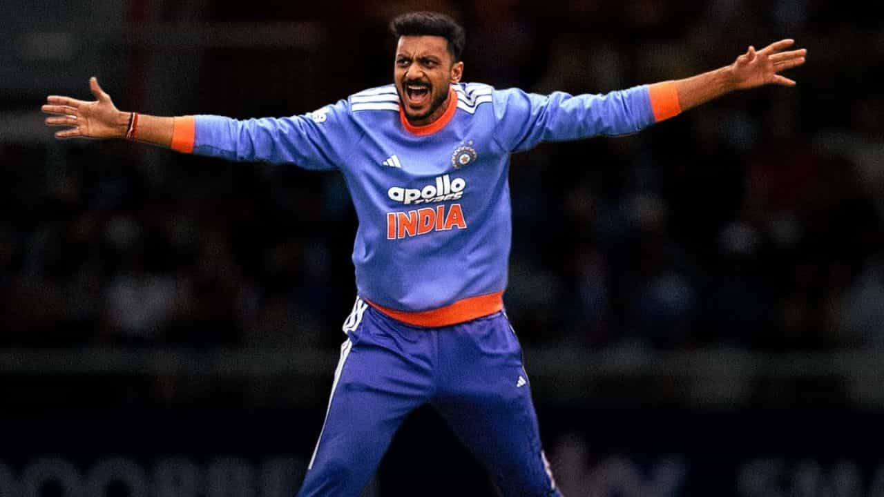 భారత క్రికెట్ చరిత్రను పరిశీలిస్తే, అంతర్జాతీయ టీ20 ఫార్మాట్‌లో వికెట్ల సెంచరీ (100 వికెట్లు) పూర్తి చేసిన మొత్తంగా నాలుగో భారతీయ బౌలర్‌గా అక్షర్ పటేల్ నిలిచాడు. అయితే అంతకుముందు ఈ ఘనత సాధించిన ముగ్గురు ఆటగాళ్లు ఫాస్ట్ బౌలర్లు కావడం గమనార్హం. స్పిన్ విభాగం నుంచి మాత్రం ఈ రికార్డులకెెక్కిన ఏకైక, మొదటి స్పిన్నర్ అక్షర్ పటేల్ మాత్రమే. కట్టడిగా బౌలింగ్ చేస్తూ, పరుగులను నియంత్రించడమే కాకుండా కీలక సమయాల్లో వికెట్లు తీయడంలో అక్షర్ శైలి విభిన్నమైనది.